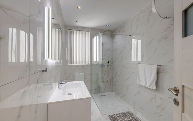 Fabulous Penthouse Close to St George's Bay