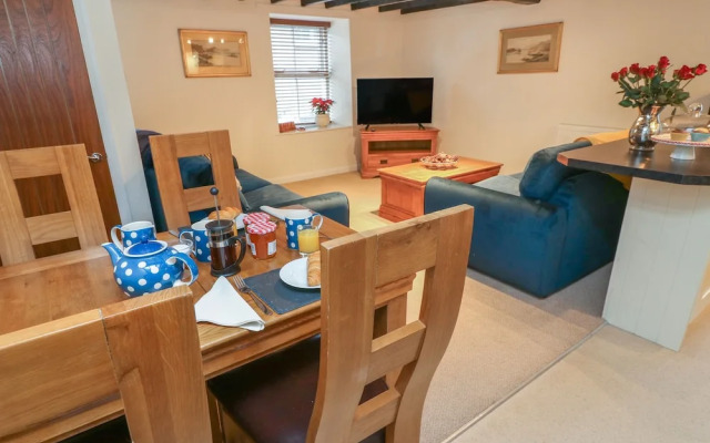 3 Eden Lodge
