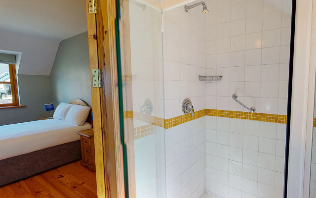 Dingle Courtyard Cottages 2 Bed Sleeps 4