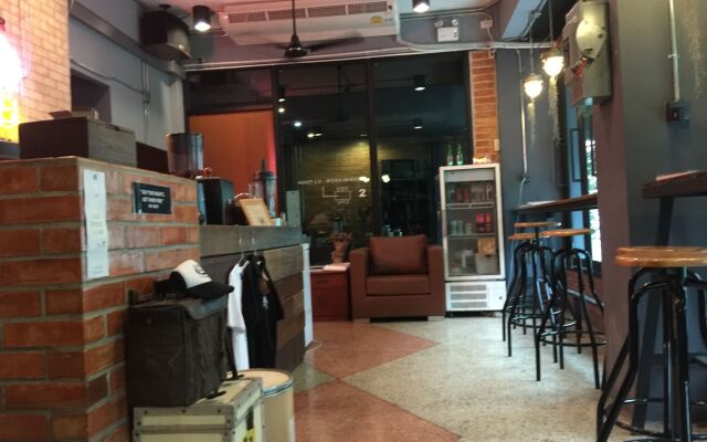 The neighbor hoot hostel & cafe