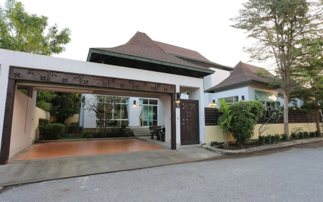 AnB Pool Villa 3BR Glass House in Pattaya