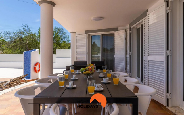 #102 Clube Albufeira villa with private pool & garden