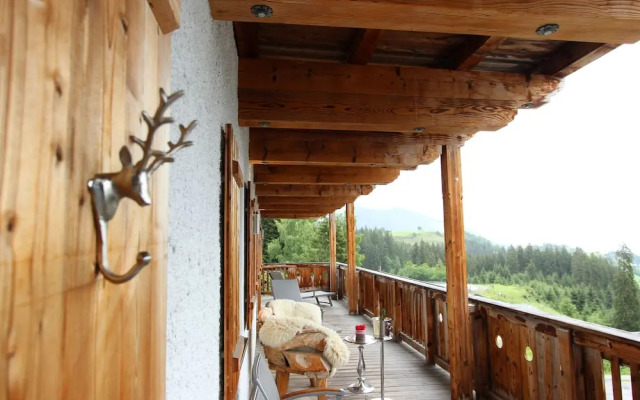 Unique & Exclusively Furnished Chalet near Ski Lift