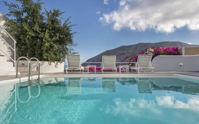 Spacious 3-bed Villa With Private Pool in Pyrgos