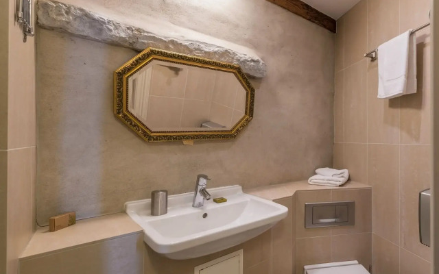 CRU Hotel