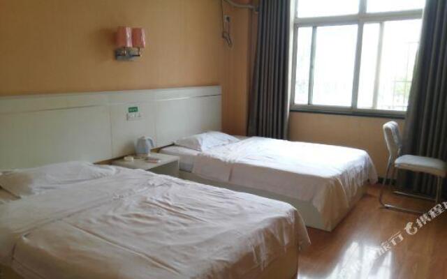 Zhongxiang Shenzhou Inn