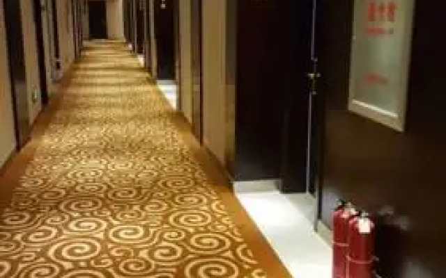 Qingdao Hailan Hotel (Chengyang Agricultural University Subway Station)