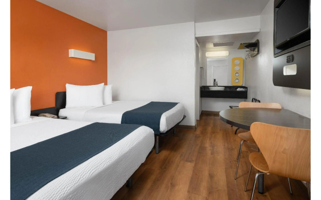 Motel 6 Green Bay, WI - Lambeau