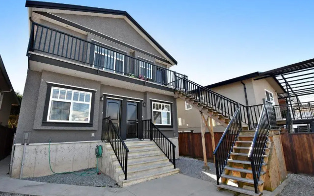Rare Find Exquisitely New Quiet & Safe Skytrain Home