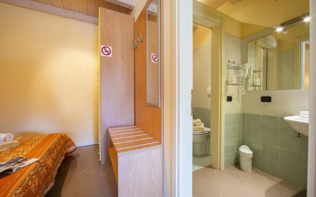 Yellow Apartment Desenzano With Smart TV