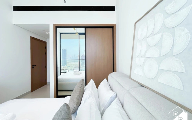 Luxury & Comfort 1B at Binghatti Amber & Balcony