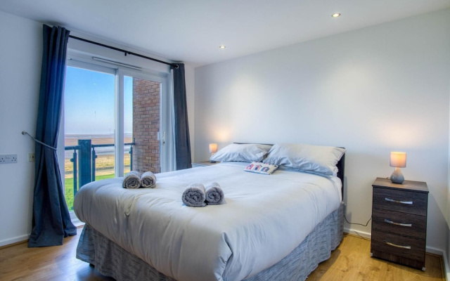 Ocean View - 2 Bedroom Apt - Llanelli