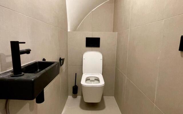 Beautiful 1 Bedroom Serviced Apartment 76m2 -MNL B-