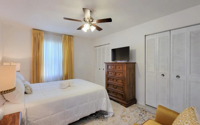 NEW Retro Relaxation in Stylish Rockledge Oasis