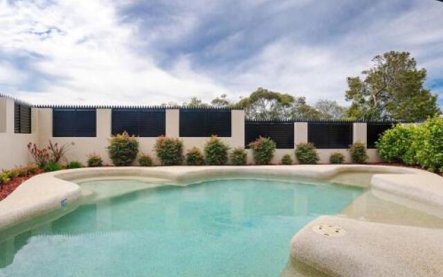 2 'Paradiso', 4 Laman Street - beautiful unit with stunning water views & pool