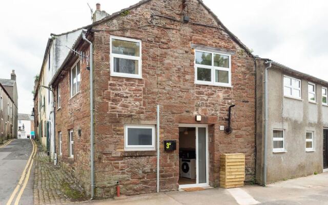 Beautiful 2-bed House in Egremont Milo's Place