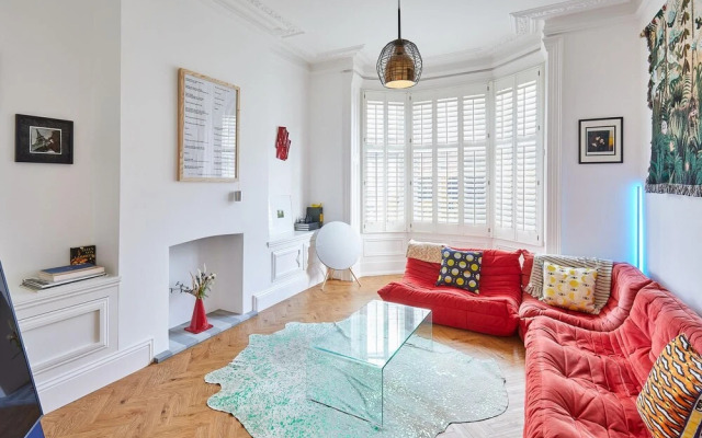 Host Stay The Artists Pad Too