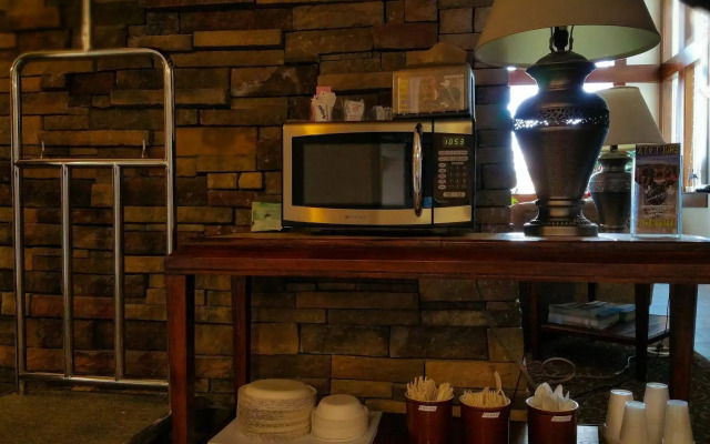 A Riverside Inn Travelodge by Wyndham