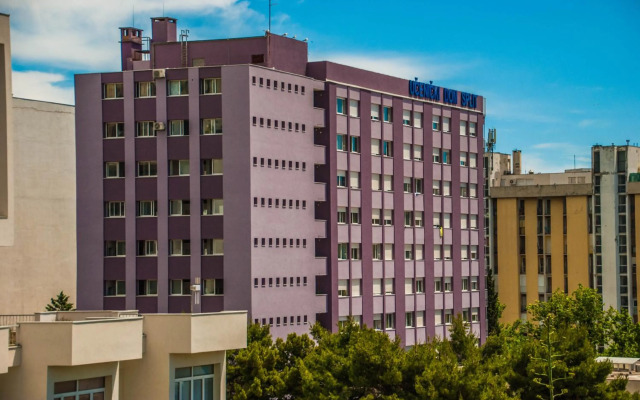 Split Summer Budget Rooms