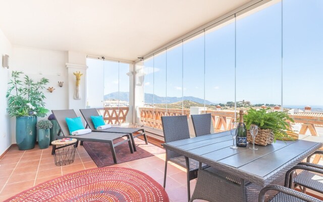 Pool Apt Calahonda 2 With Sea View