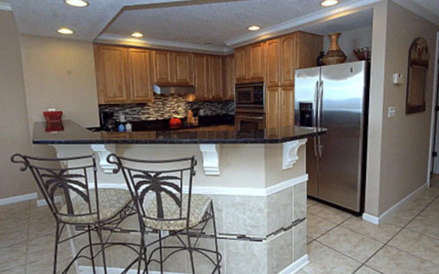 Colonnades 1202 - 3 Br condo