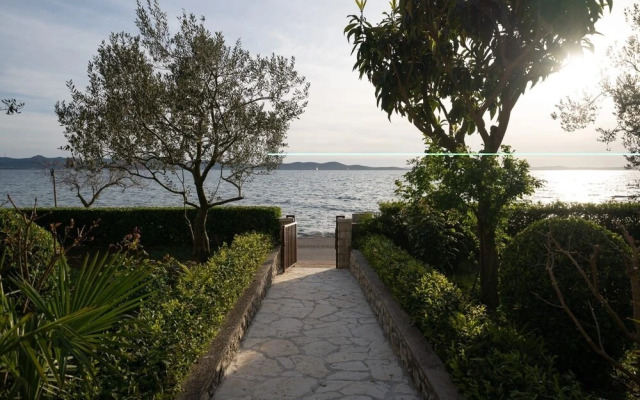 Villa Petar 1 - 10m From sea - H