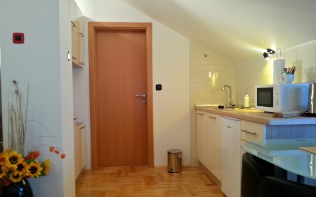 Studio Apartments Korosteljev