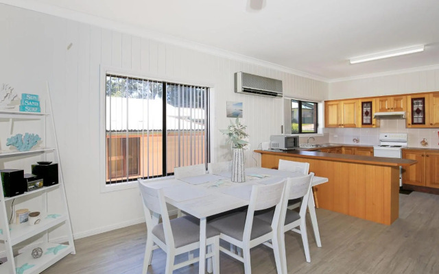 Bayview - Absolute Waterfront with Jetty - 5 Mins to Hyams Beach