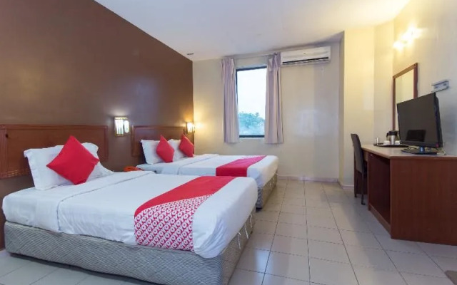 OYO 447 Comfort Hotel Meru