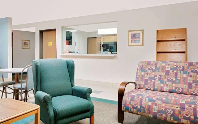 Super 8 Long Prairie