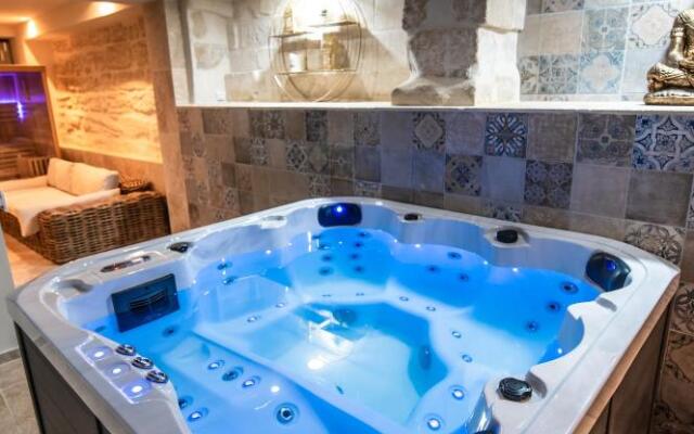 L'EXCELLENCE AVIGNON - Suite LUXE SAUNA, HAMMAM & JACCUZZI