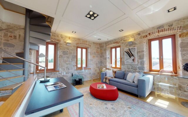 Riva and Diocletian Apartments