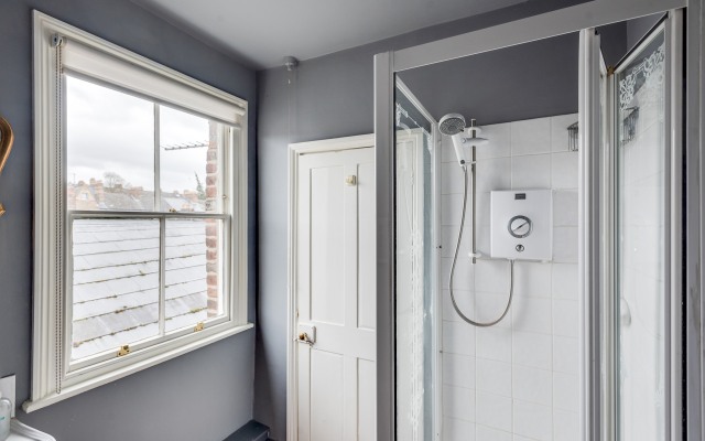 The Walton House spacious 3-Bedroom Jericho House close to City Centre