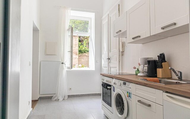 Stunning 2BR Apartment Perfect for 4 people