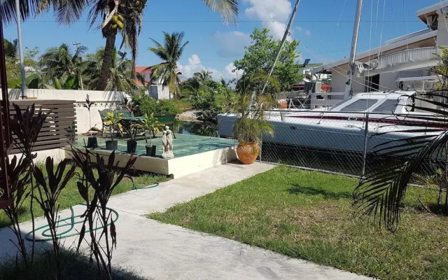 Modern 1 Bed Apartment in Belize City