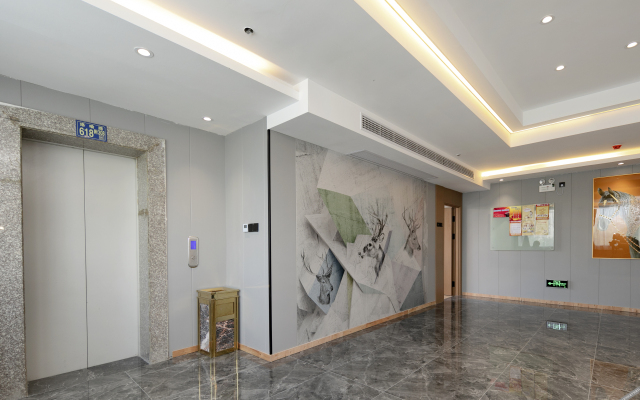 Elan Hotel  (Wuhan Optics Valley Plaza)