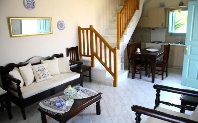 Skyros Luxury Poolside Getaway