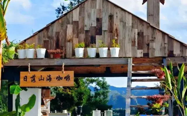 Wanfenglin mountain Pavilion inn