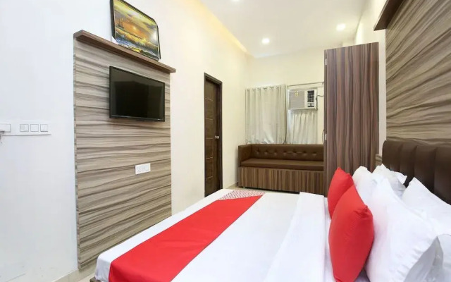 Oyo 18319 Hotel Boss