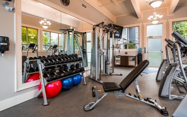 Best Western Plus Pitt Meadows Inn & Suites