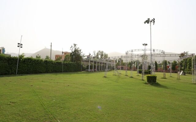 OYO 15492 Hotel Dolly