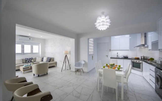 Larnaca Finikoudes Suite 405