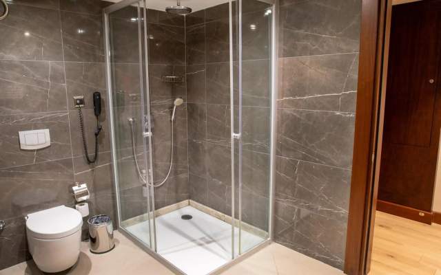 Grand Aras  & Suites