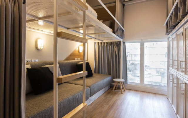 Bed One Block Hostel