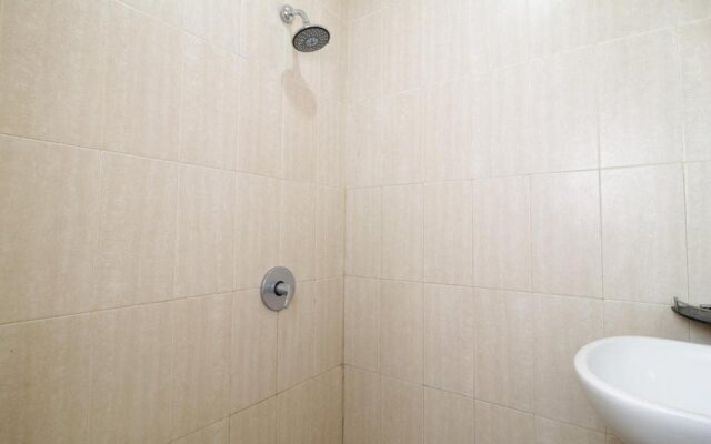 RedDoorz near Lippo Village 3