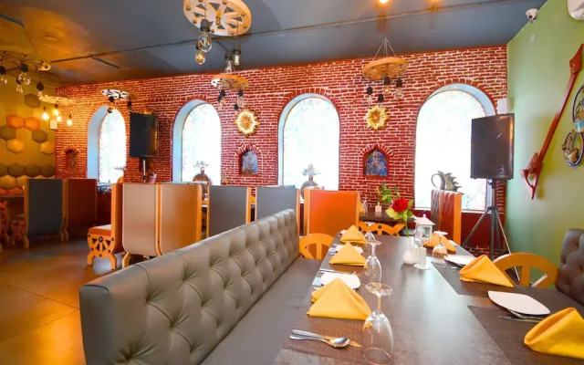 Capital O 38623 Pathankot Club