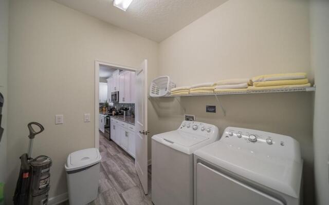 Modern Star Wars Vacation Home CG1593