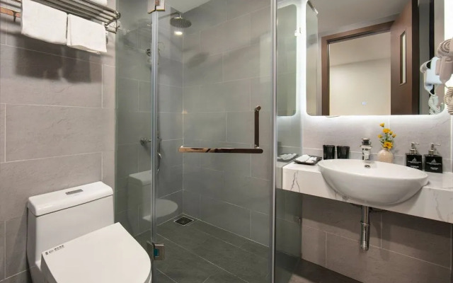 Hanoi Vacanza Premier Hotel