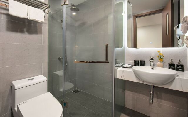 Hanoi Vacanza Premier Hotel