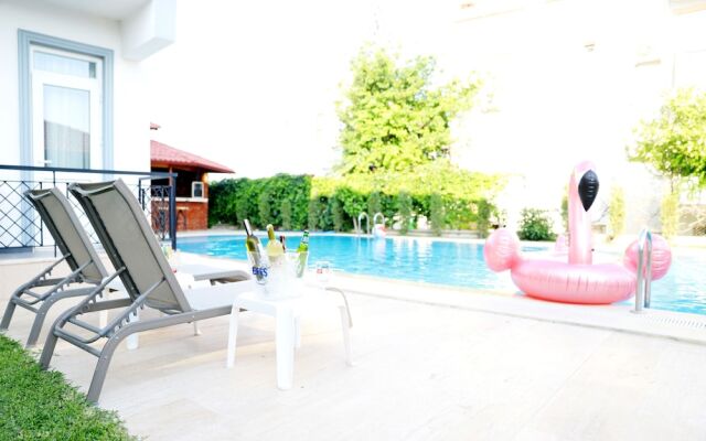 Akin Apart and Hotel
